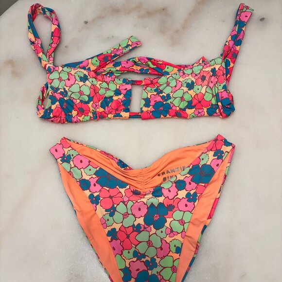 FRANKIES BIKINIS - Floral Bikini Set in Groovy Print (M top) (XS btms) - Picture 1 of 10